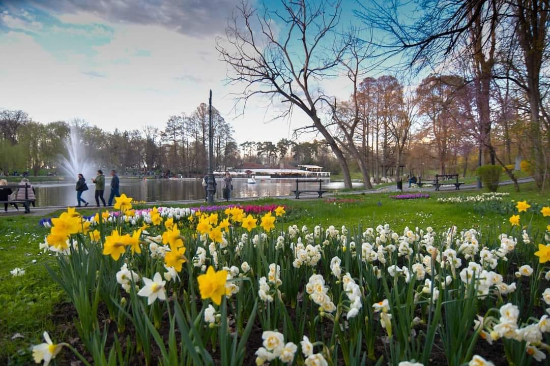 Târgul de Paște de la Craiova a transformat Parcul „Nicolae Romanescu” într-un tărâm de basm