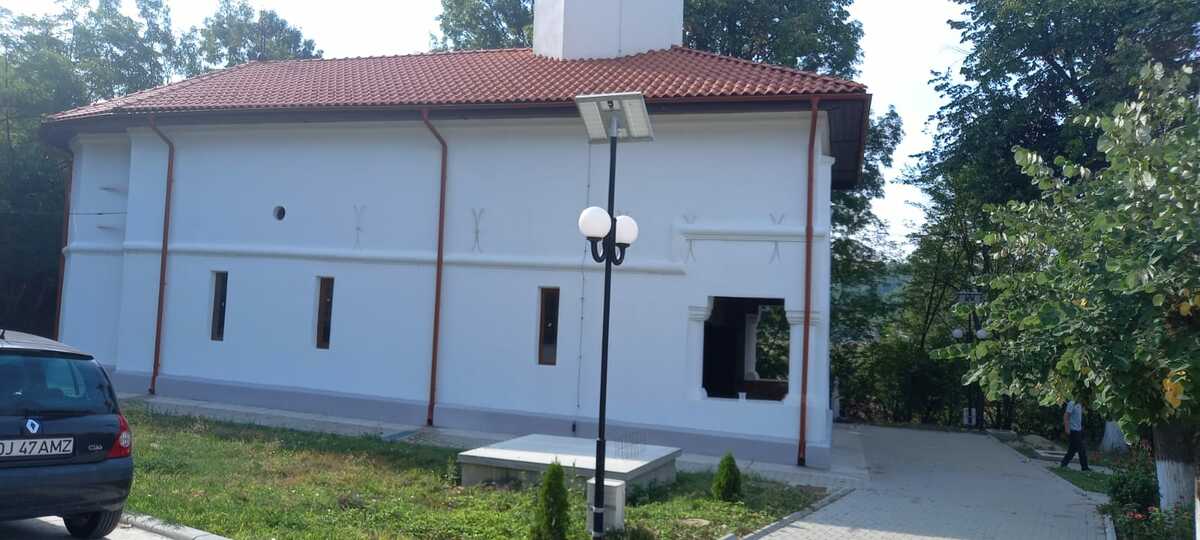 Biserica „Sfântul Nicolae” Cernătești